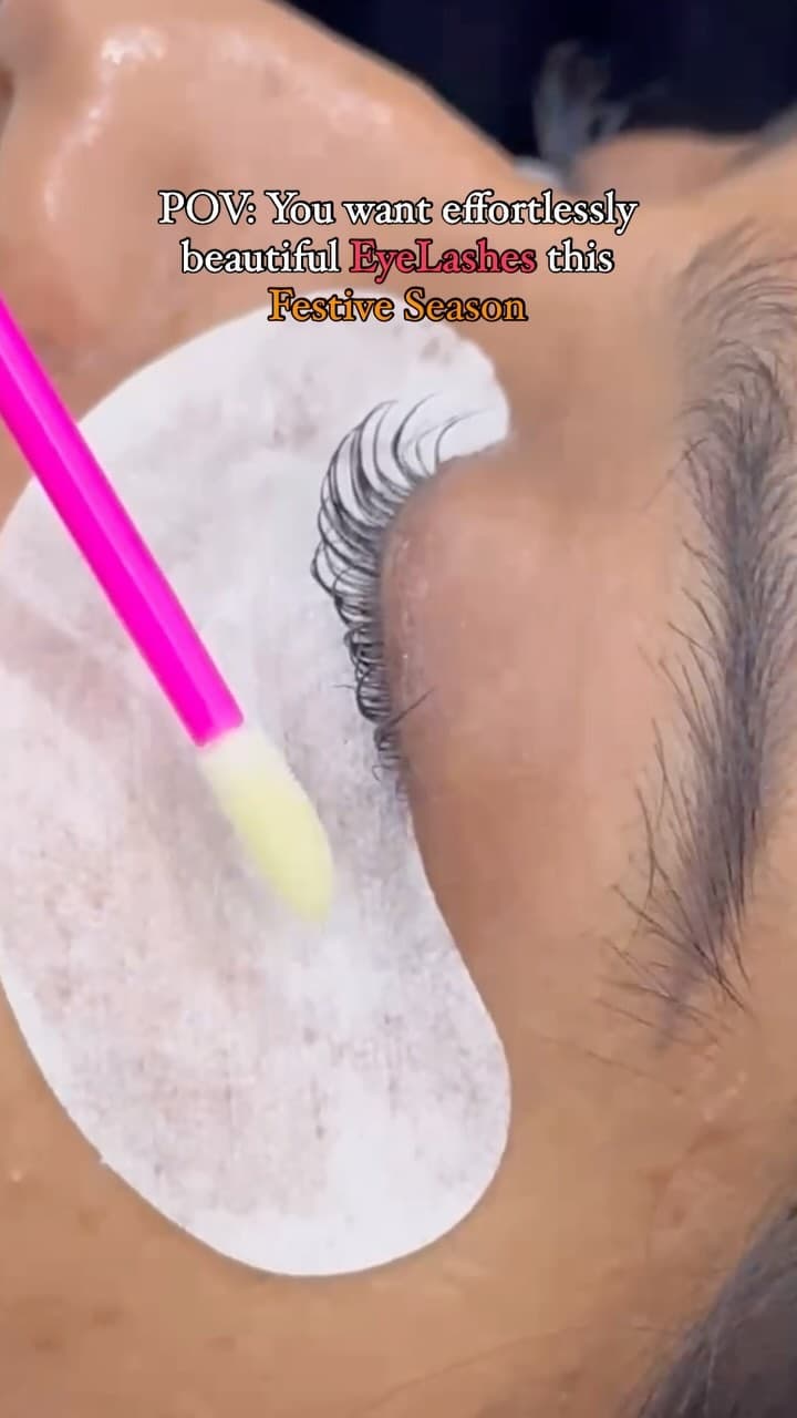 Lash lift in progress at The Aesthetic Edge, lifting solution applied over a silicone shield