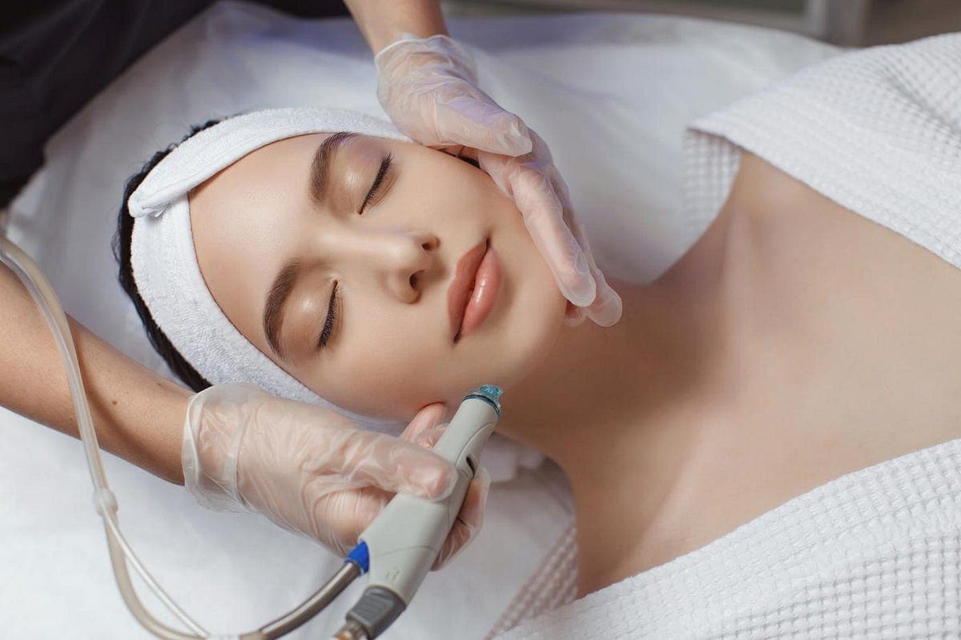 A medical facial being performed at The Aesthetic Edge, Bangalore
